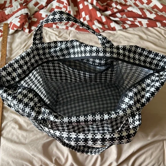 Baggu Travel Cloud bag in black & white pixelated gingham - Picture 10 of 12